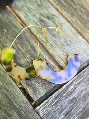 Tortoiseshell Crescent Hoop Earrings - Olive & Lavender